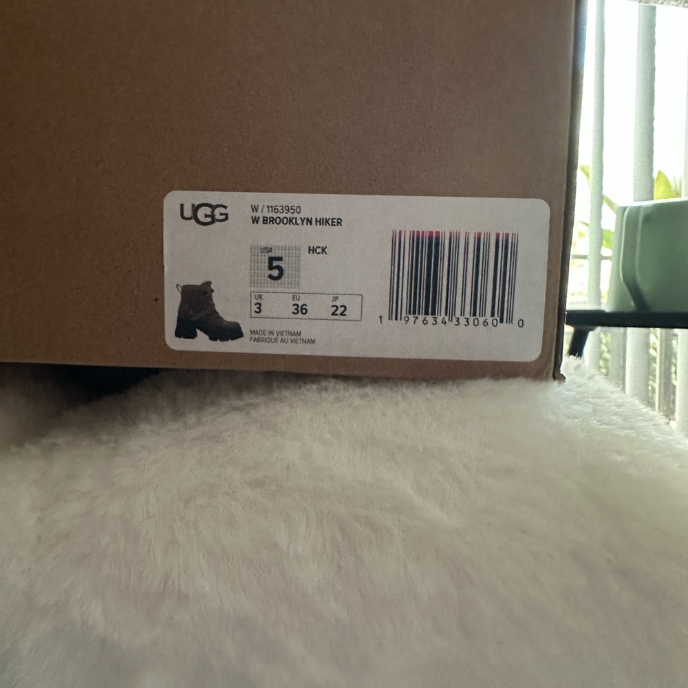 New UGG Women's Brown Shearling Lace-Up Boots - Picture 7 of 8